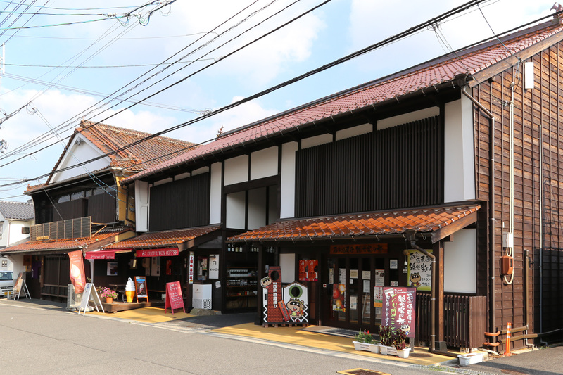 西条酒蔵通り・くぐり門