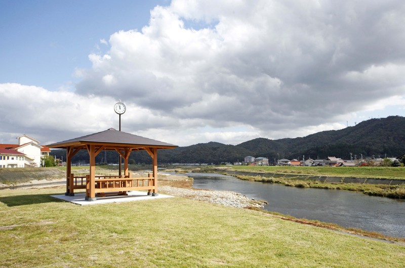 水辺の東屋